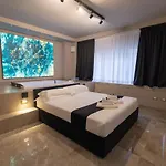 Maximum Exclusive & Pensión 4*