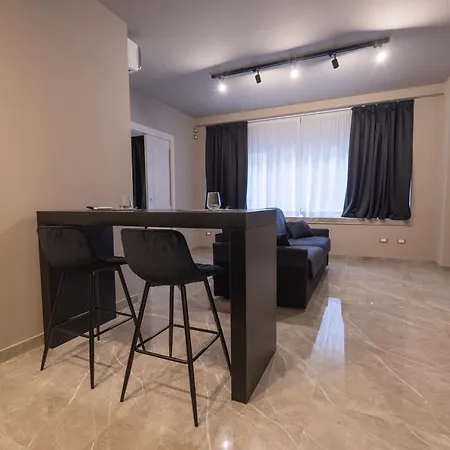 Maximum Exclusive & Vendégház Palermo